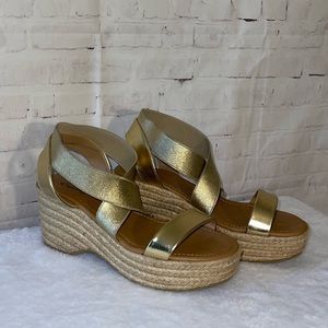 Qupid Golden Wedges